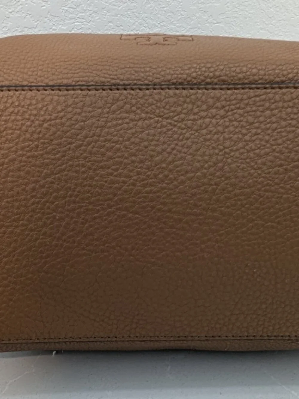 TORY BURCH Thea Slouchy Pebbled Leather Hobo Shoulder Bag – Tan/Caramel